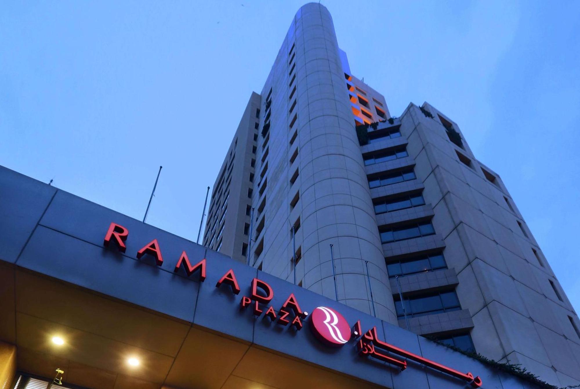 Отель Ramada Plaza By Wyndham Beirut Raouche Экстерьер фото