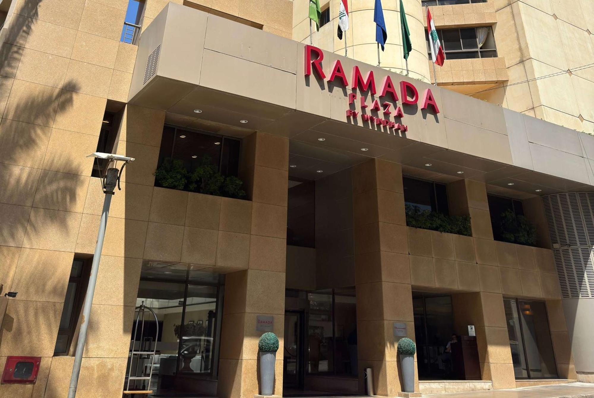 Отель Ramada Plaza By Wyndham Beirut Raouche Экстерьер фото